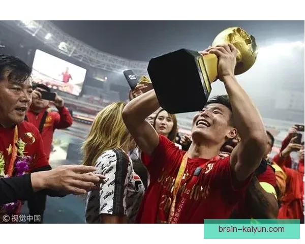 诺伊尔对抗能力持续提升，成为球队后防线的重要支柱